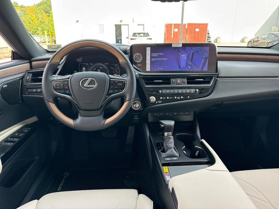 new 2024 Lexus ES 300h car, priced at $57,350