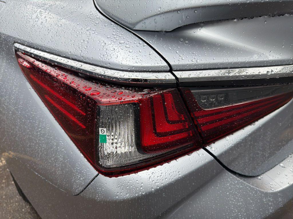 new 2025 Lexus ES 350 car, priced at $51,044