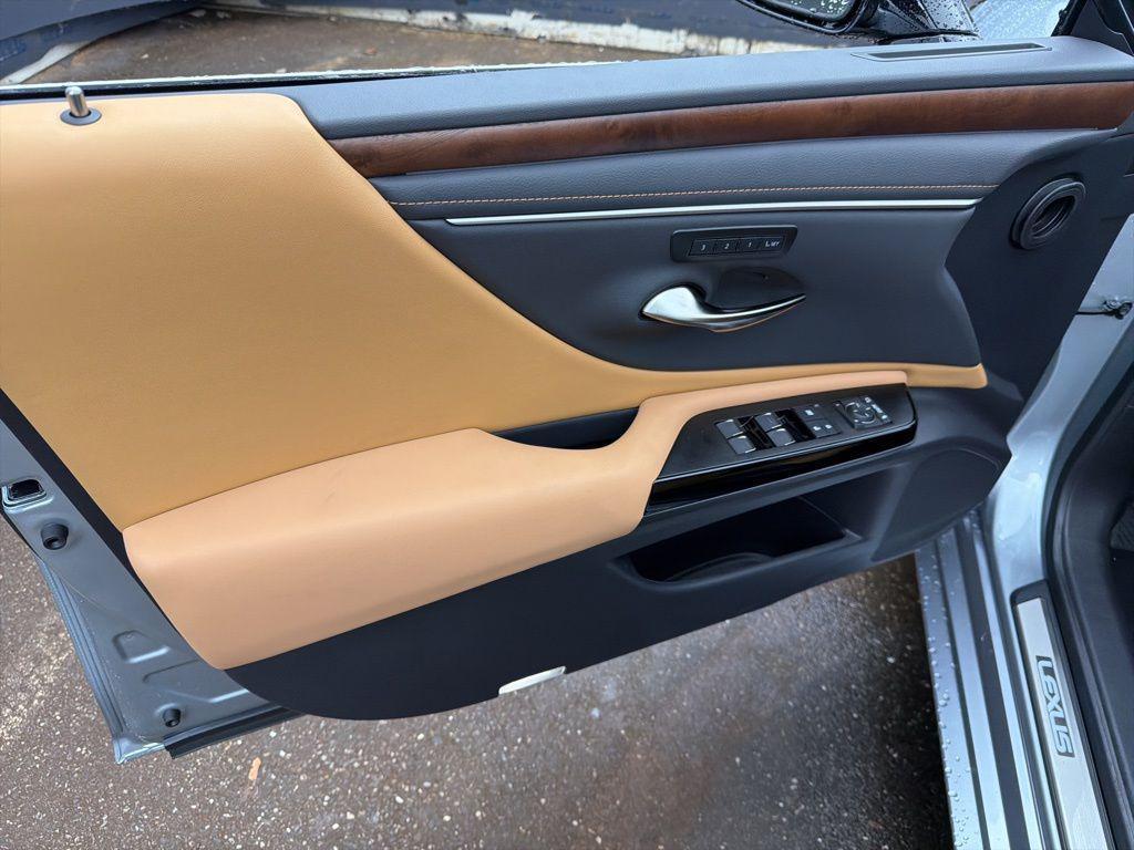 new 2025 Lexus ES 350 car, priced at $51,044