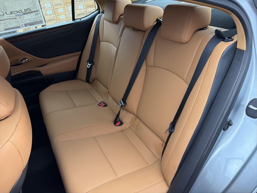 new 2025 Lexus ES 350 car, priced at $51,044