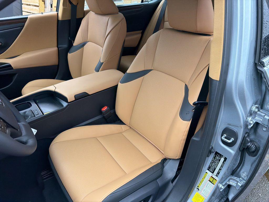 new 2025 Lexus ES 350 car, priced at $51,044
