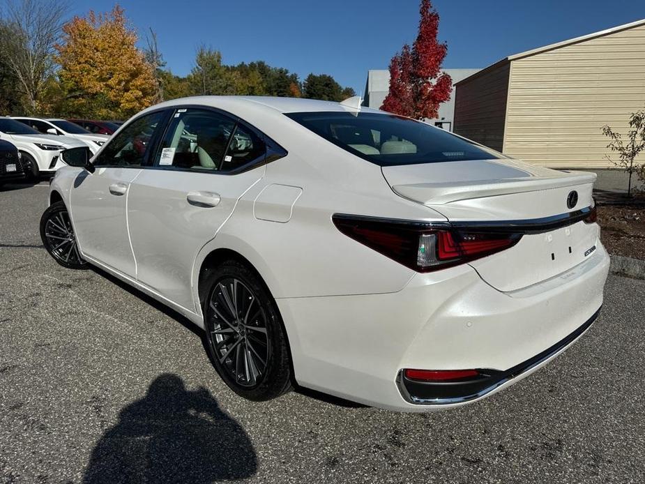 new 2025 Lexus ES 300h car, priced at $49,574