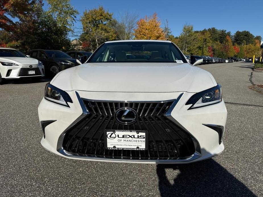 new 2025 Lexus ES 300h car, priced at $49,574