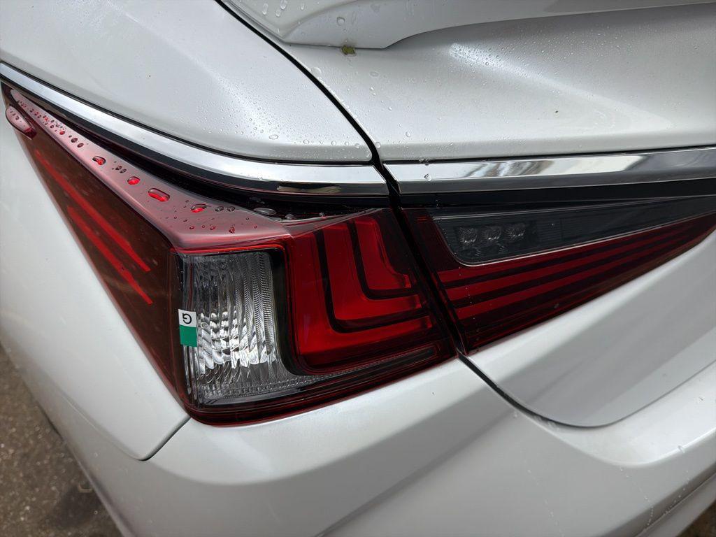 new 2025 Lexus ES 350 car, priced at $50,385