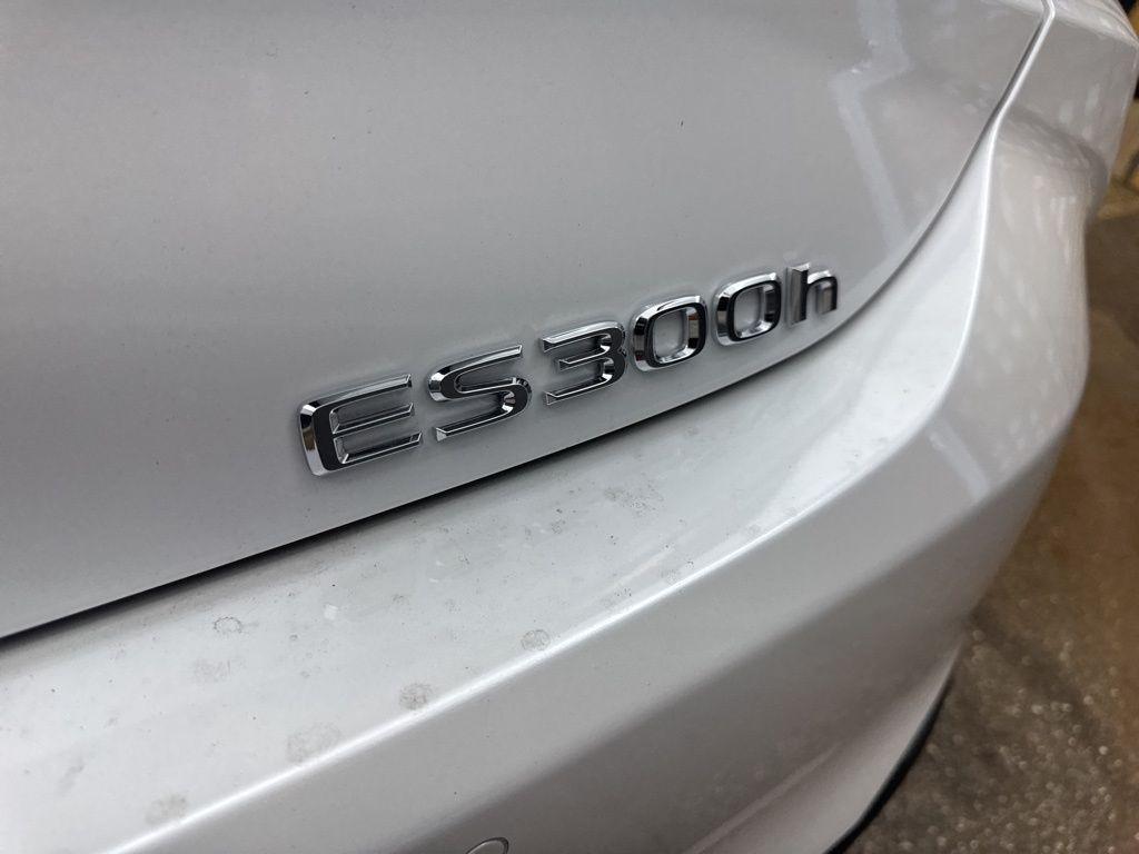 new 2025 Lexus ES 300h car, priced at $54,839