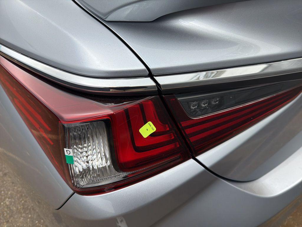 new 2025 Lexus ES 350 car, priced at $50,585