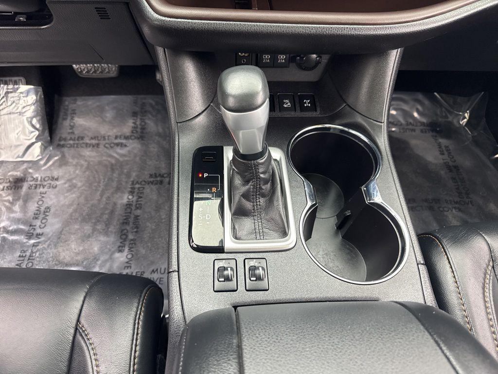 used 2017 Toyota Highlander car, priced at $24,984