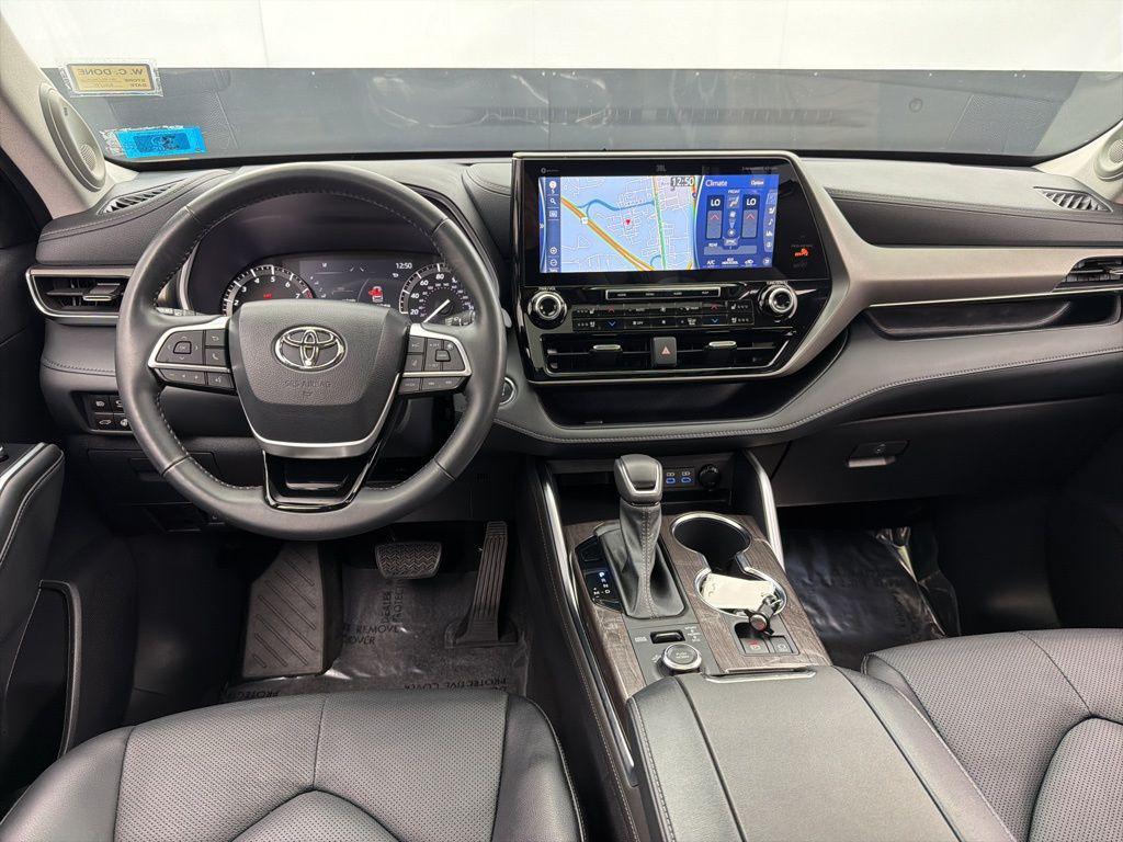 used 2022 Toyota Highlander car, priced at $41,284