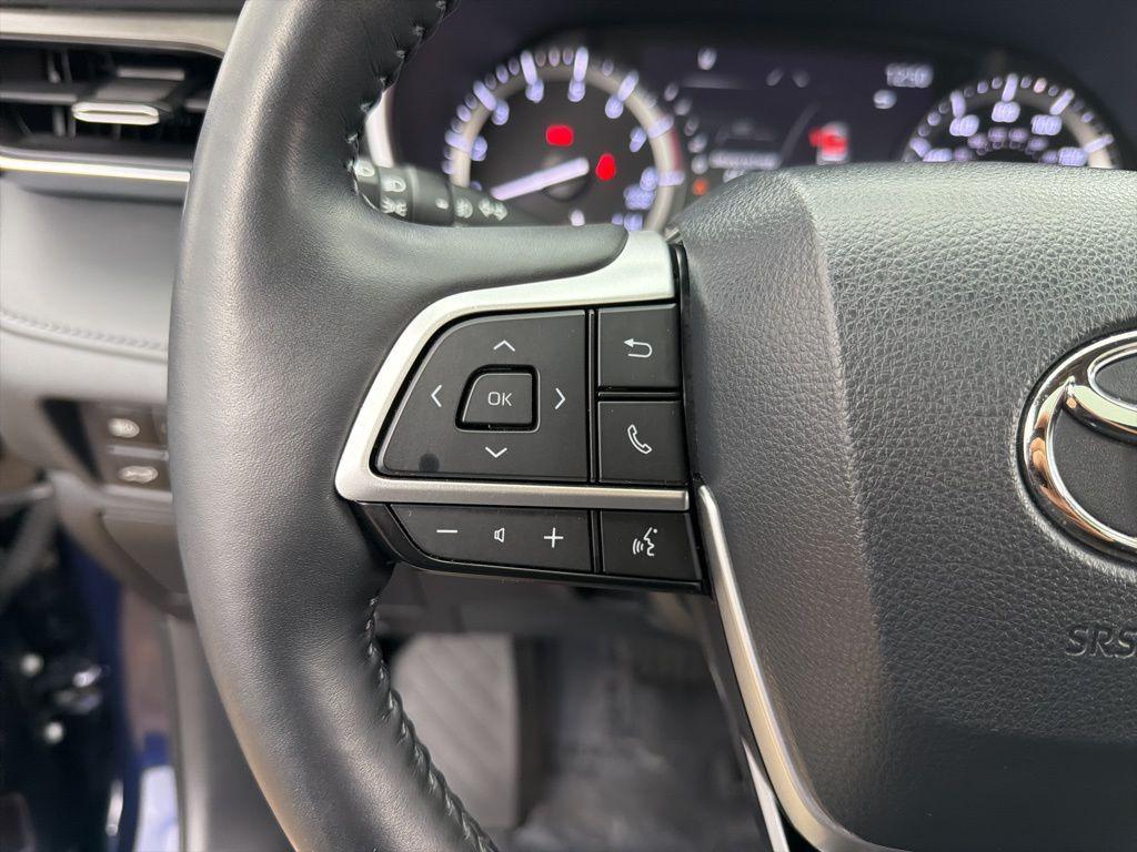 used 2022 Toyota Highlander car, priced at $41,284