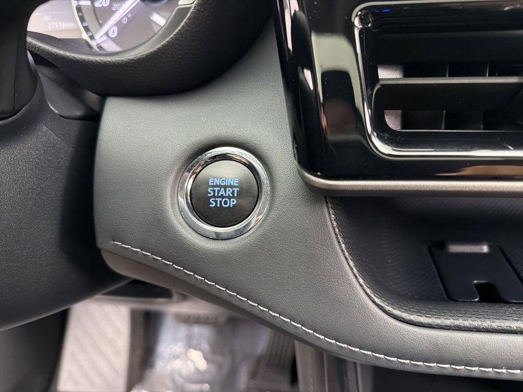 used 2022 Toyota Highlander car, priced at $41,284