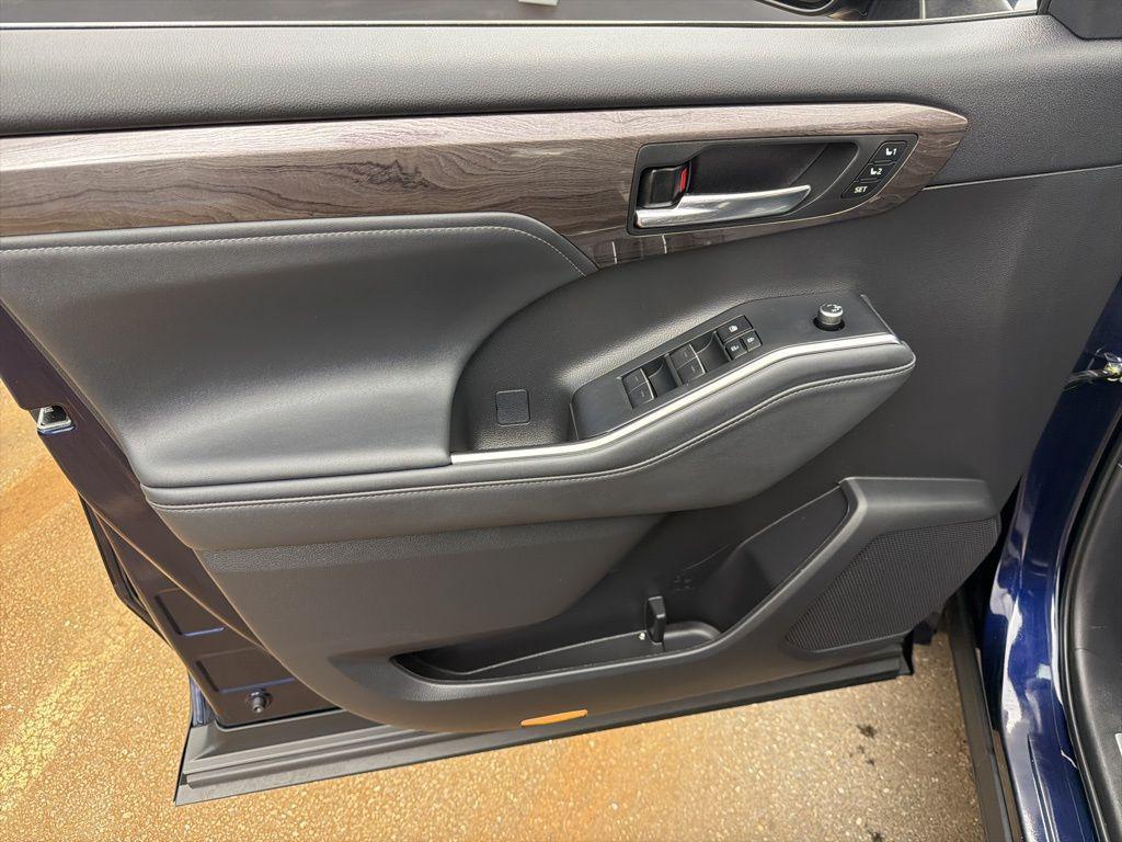 used 2022 Toyota Highlander car, priced at $41,284