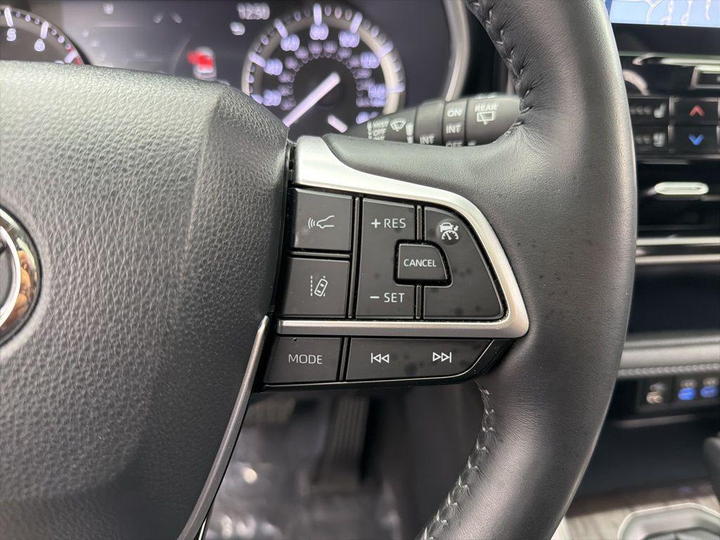 used 2022 Toyota Highlander car, priced at $41,284