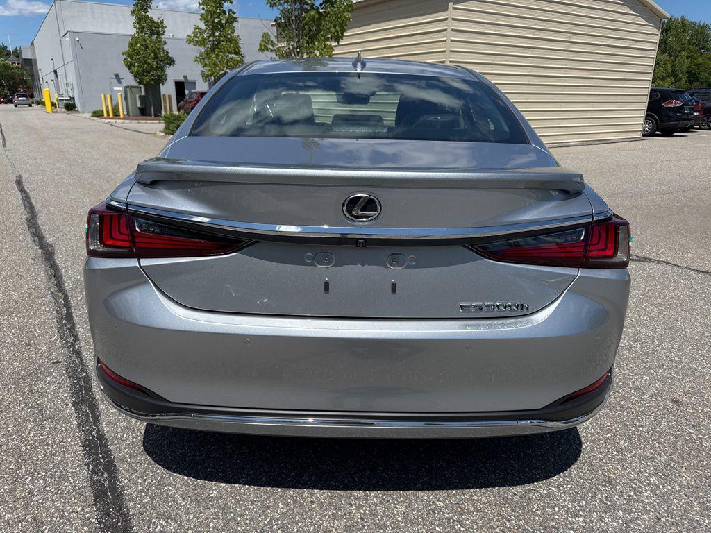 new 2025 Lexus ES 300h car, priced at $49,994