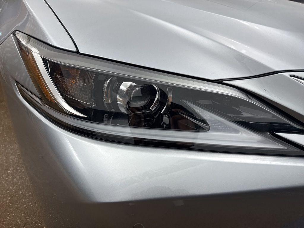 new 2025 Lexus ES 300h car, priced at $49,994