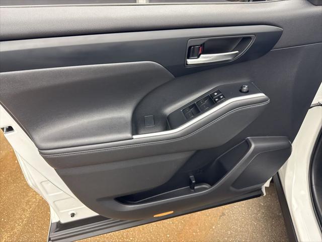 used 2023 Toyota Highlander Hybrid car, priced at $38,584