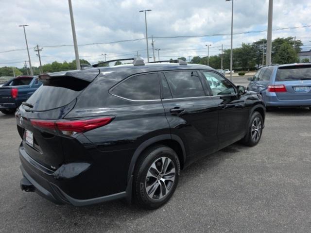 used 2022 Toyota Highlander car, priced at $34,998