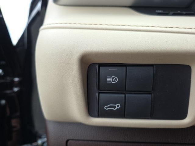 used 2022 Toyota Highlander car, priced at $34,998