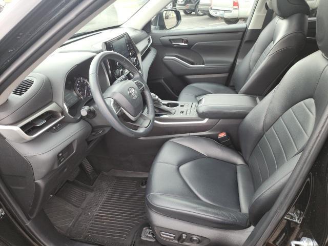 used 2022 Toyota Highlander car, priced at $38,788