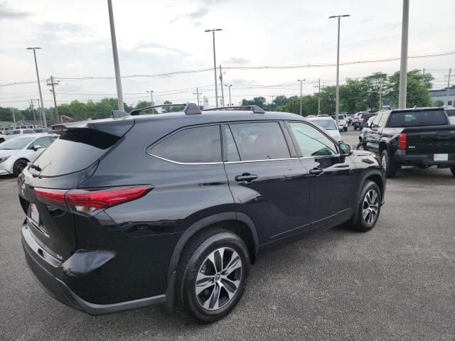 used 2022 Toyota Highlander car, priced at $38,788
