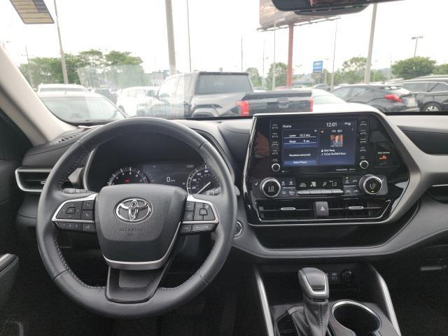 used 2022 Toyota Highlander car, priced at $38,788