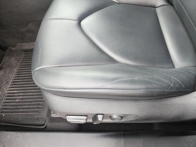 used 2022 Toyota Highlander car, priced at $38,788