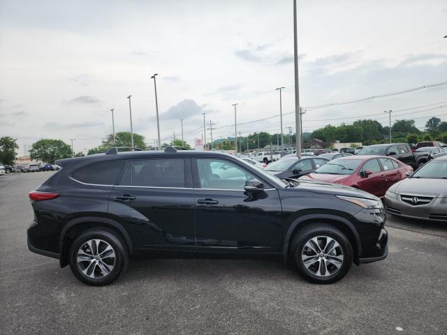 used 2022 Toyota Highlander car, priced at $38,788