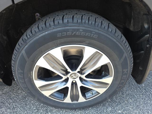 used 2022 Toyota Highlander car, priced at $38,998
