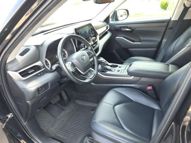 used 2022 Toyota Highlander car, priced at $38,998