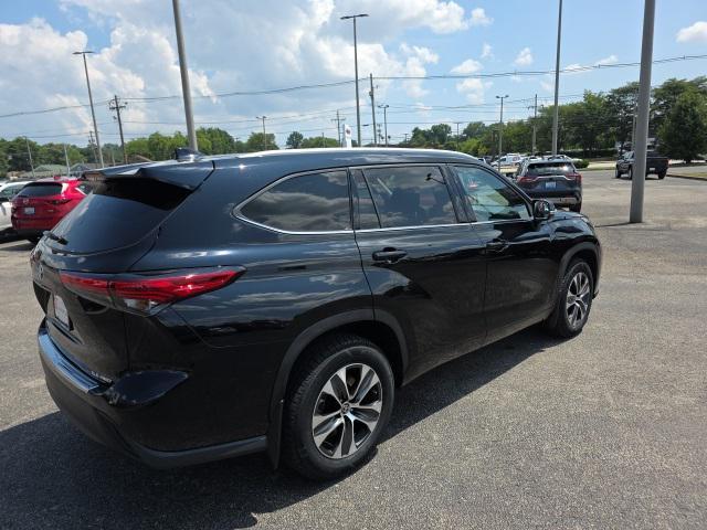 used 2022 Toyota Highlander car, priced at $38,998