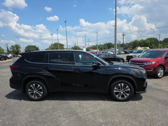 used 2022 Toyota Highlander car, priced at $38,998