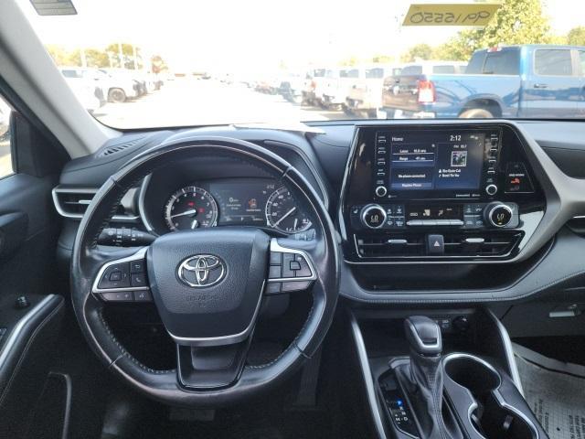 used 2022 Toyota Highlander car, priced at $32,777