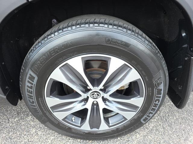 used 2022 Toyota Highlander car, priced at $37,998