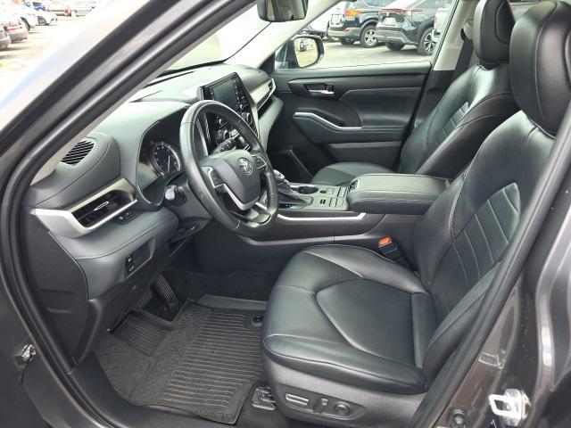 used 2022 Toyota Highlander car, priced at $37,998