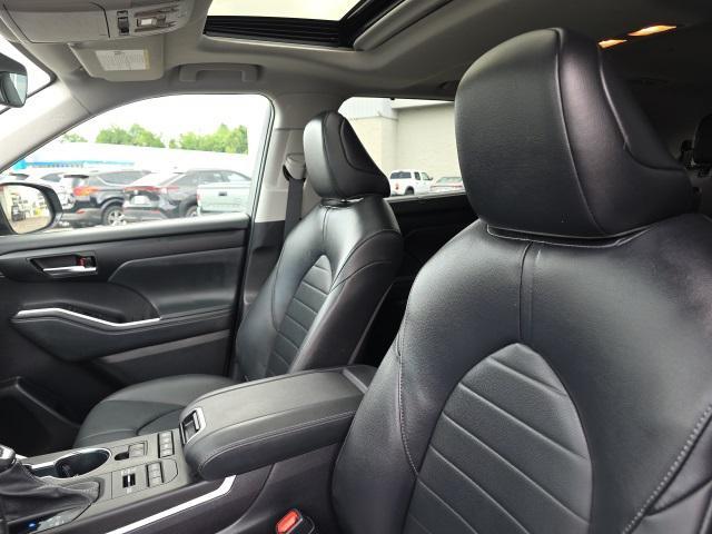 used 2022 Toyota Highlander car, priced at $37,998