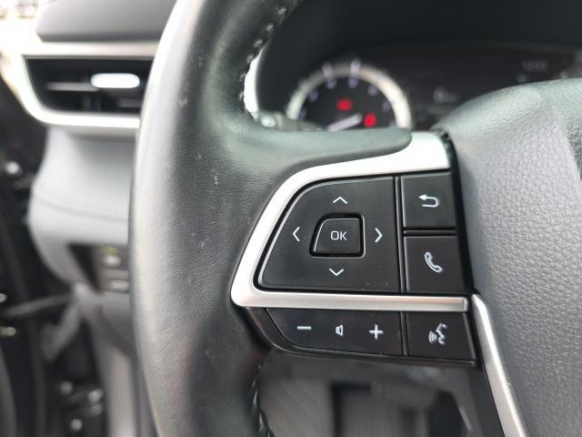 used 2022 Toyota Highlander car, priced at $37,998