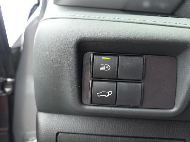 used 2022 Toyota Highlander car, priced at $37,998