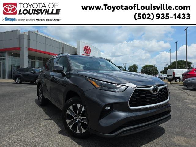 used 2022 Toyota Highlander car, priced at $37,998