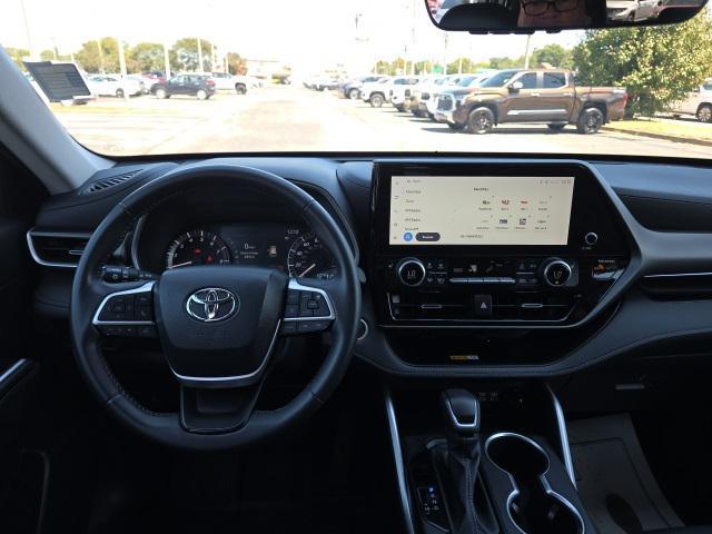 used 2024 Toyota Highlander car, priced at $41,998