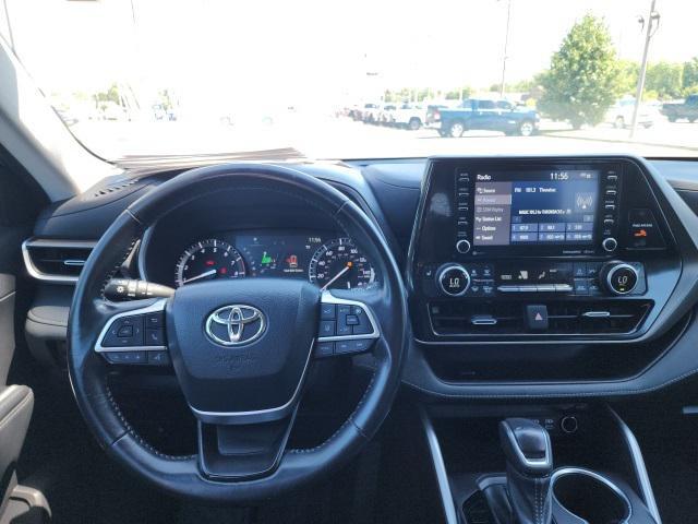 used 2022 Toyota Highlander car, priced at $35,998