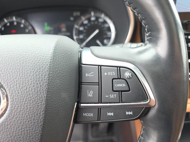 used 2021 Toyota Highlander car, priced at $39,998