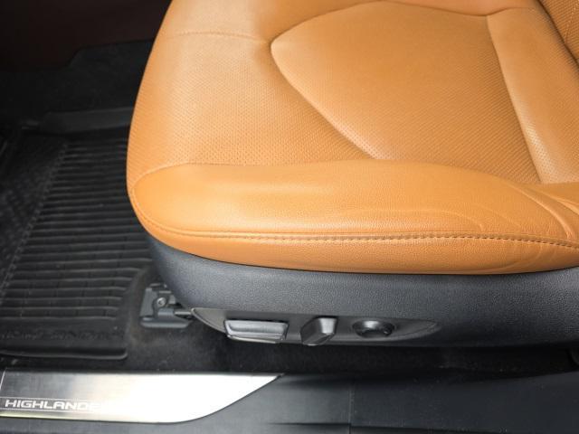 used 2021 Toyota Highlander car, priced at $39,998