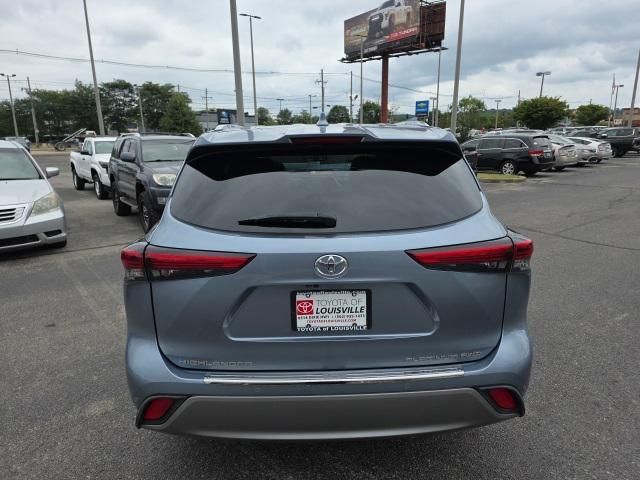 used 2021 Toyota Highlander car, priced at $39,998