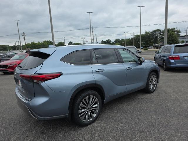 used 2021 Toyota Highlander car, priced at $39,998