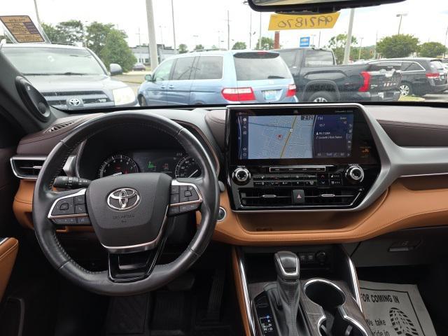 used 2021 Toyota Highlander car, priced at $39,998