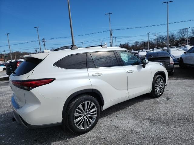 used 2021 Toyota Highlander car, priced at $34,714