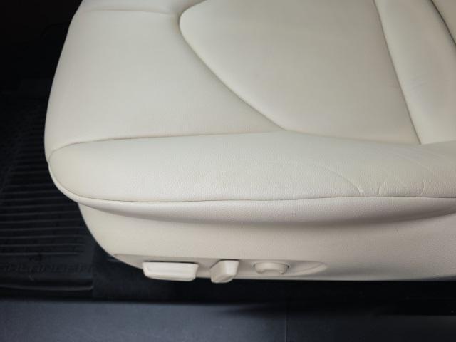 used 2022 Toyota Highlander car, priced at $39,998