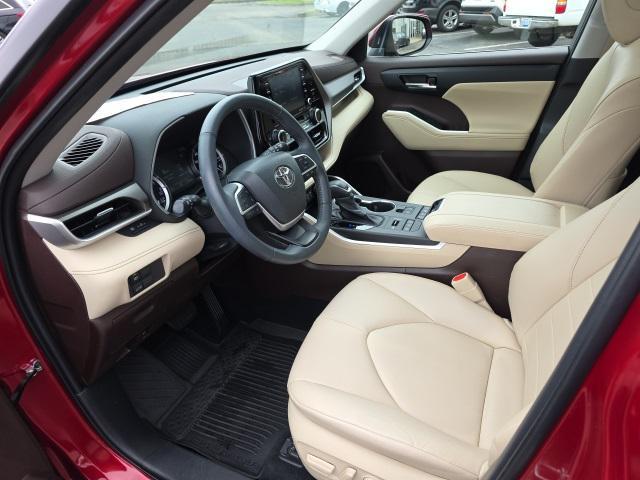 used 2022 Toyota Highlander car, priced at $39,998