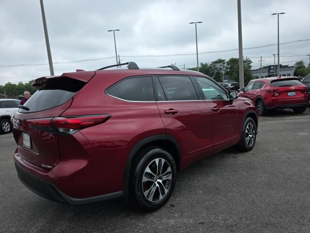 used 2022 Toyota Highlander car, priced at $39,998