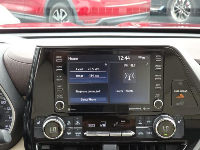 used 2022 Toyota Highlander car, priced at $39,998