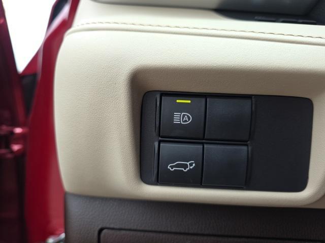 used 2022 Toyota Highlander car, priced at $39,998